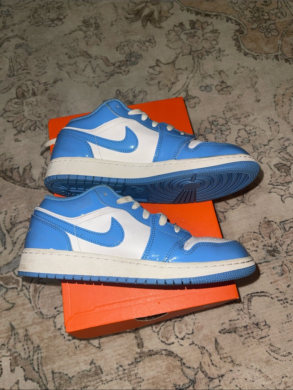 Nike Kids Low-Top Sneakers in Blue and White